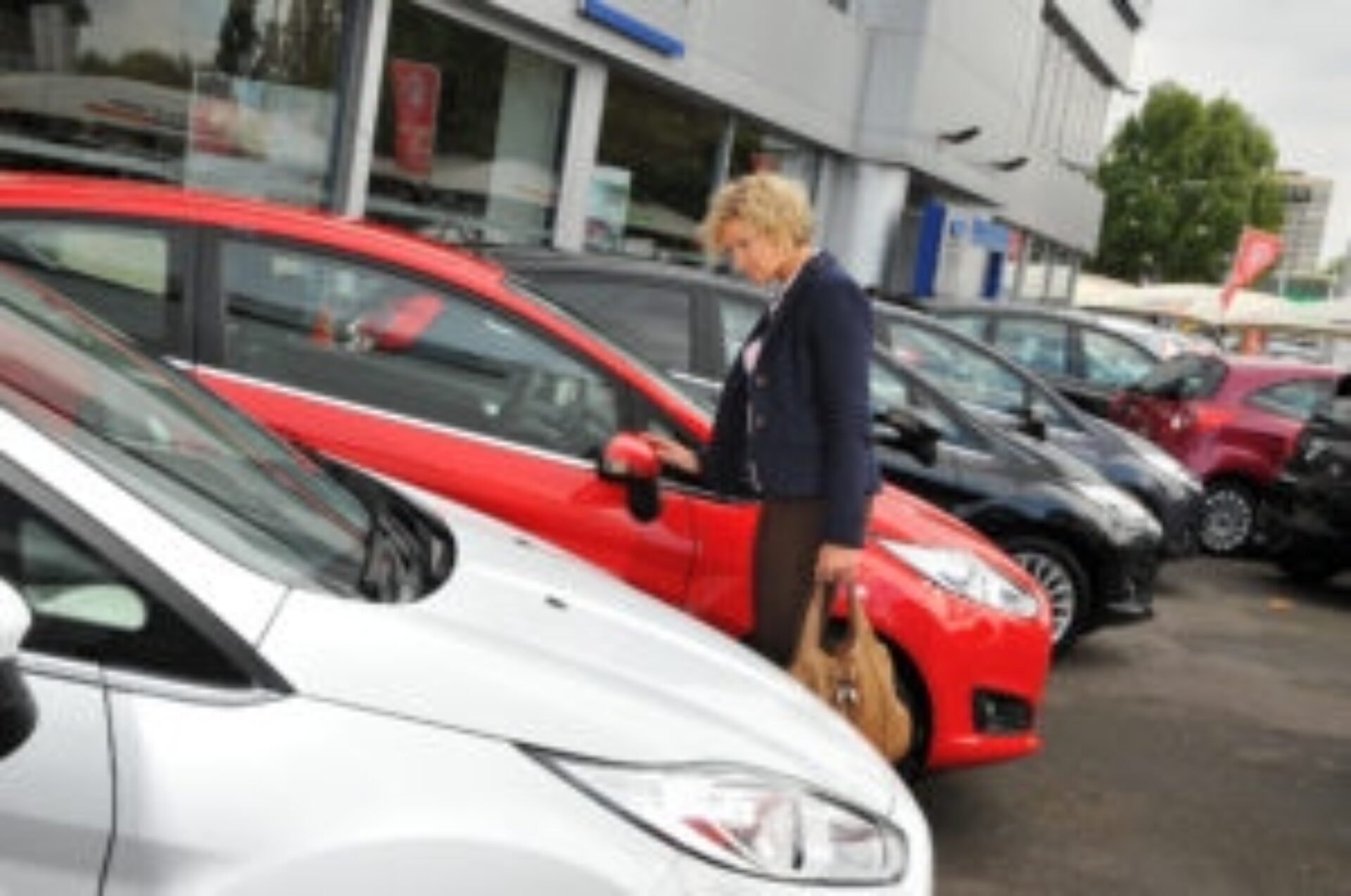 Motorists are falling victim to a car clocking scam 300x199